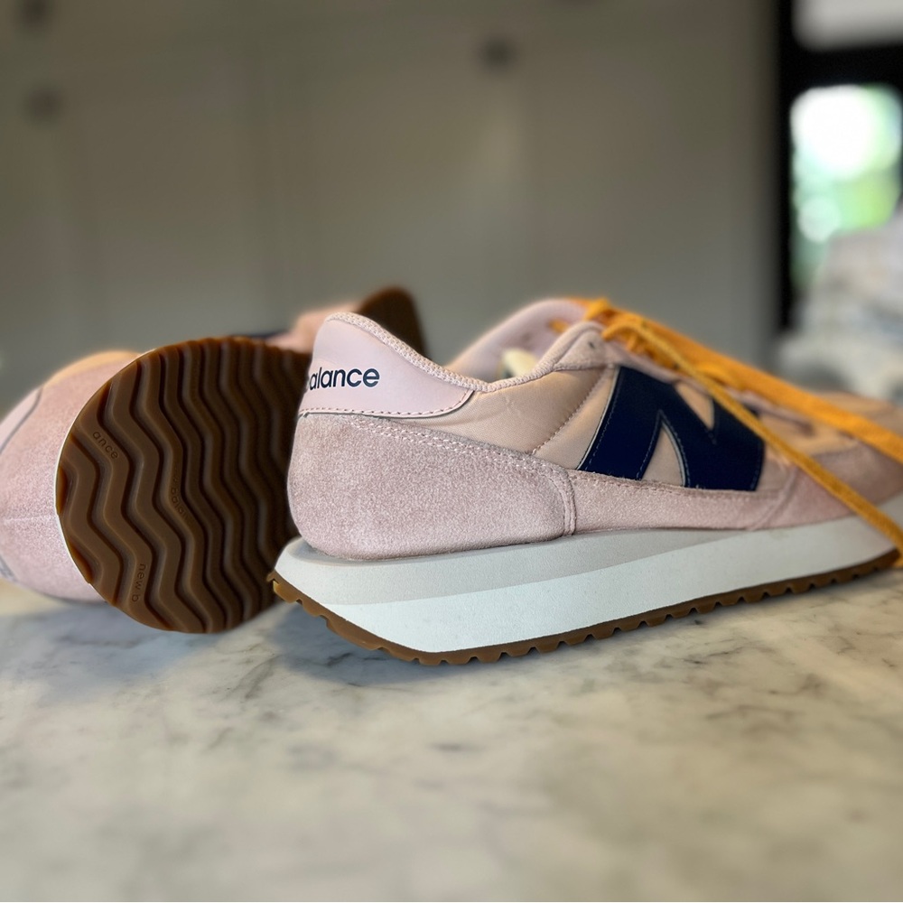 Wmns 237 'Pink Haze Moon Shadow'